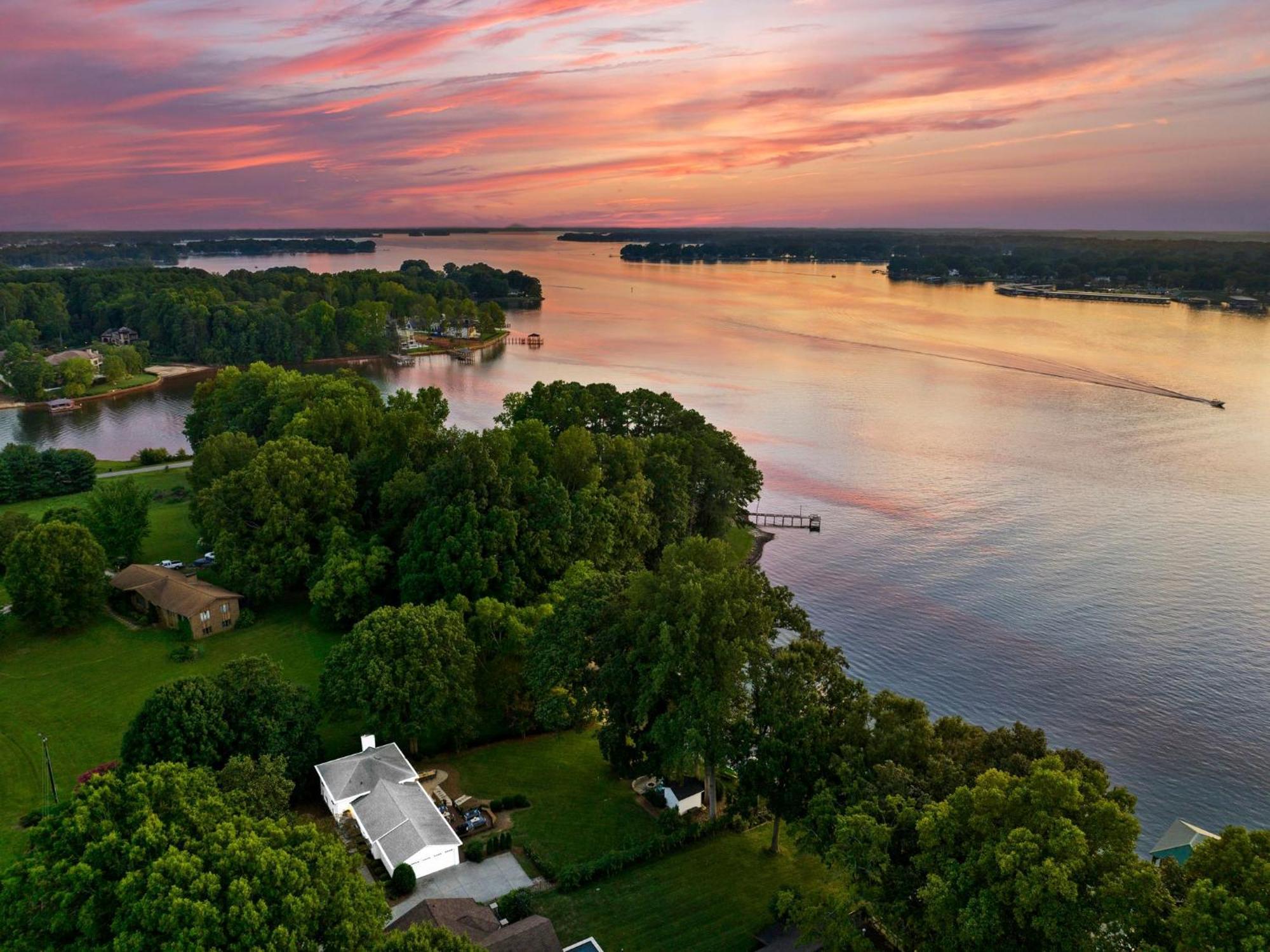Lakefront Living Mooresville Extérieur photo
